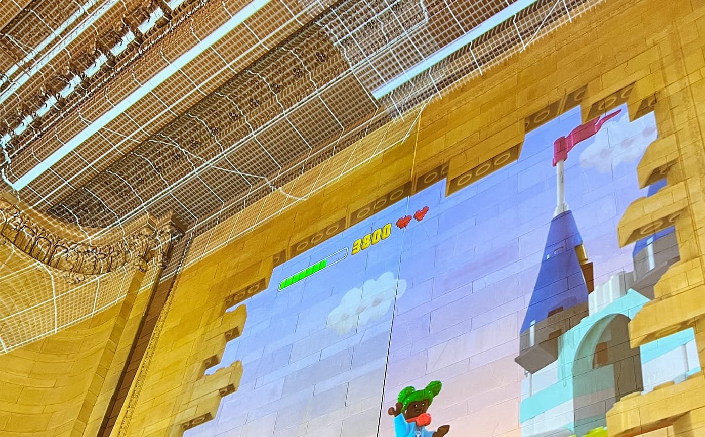 Interactive projection game with scores played on a theater dome